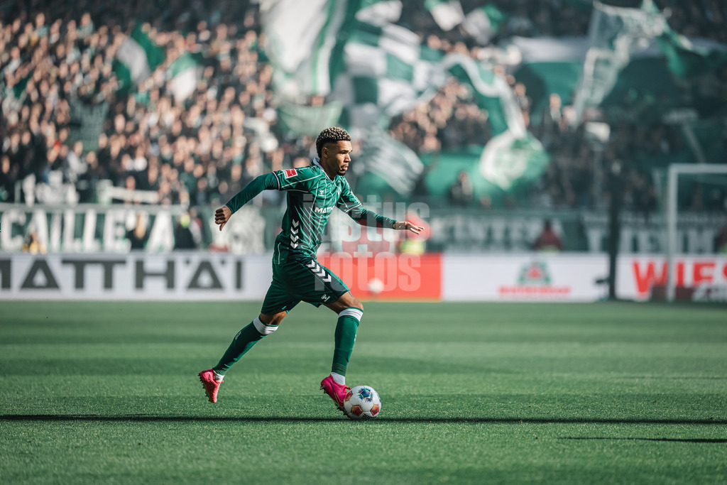 Fußball | Männer | Saison 2025/2026 | 1. Fußball-Bundesliga | 6. Spieltag | SV Werder Bremen vs. FC St. Pauli | 04.10.2025 | Justin Njinmah (#11, SV Werder Bremen) am Ball