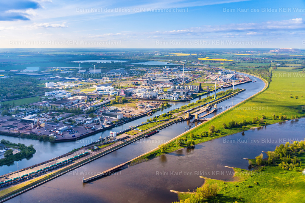 Magdeburger Hafen Schleuse und Industriegebiet Rothensee Luftbild-3866 | Magdeburger Hafen Rothensee - Realisiert mit Pictrs.com
