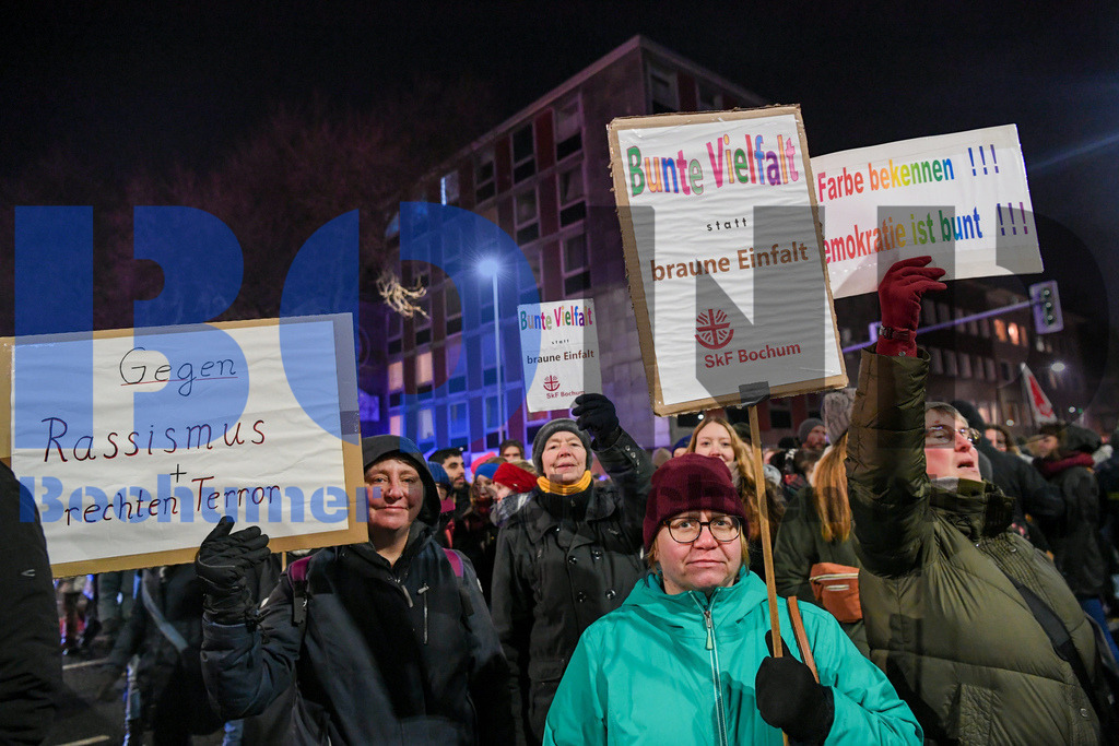 Weihnachtssingen im Stadion | {headline}



(Foto: Christian Schnaubelt / BOND)

 - Realisiert mit Pictrs.com
