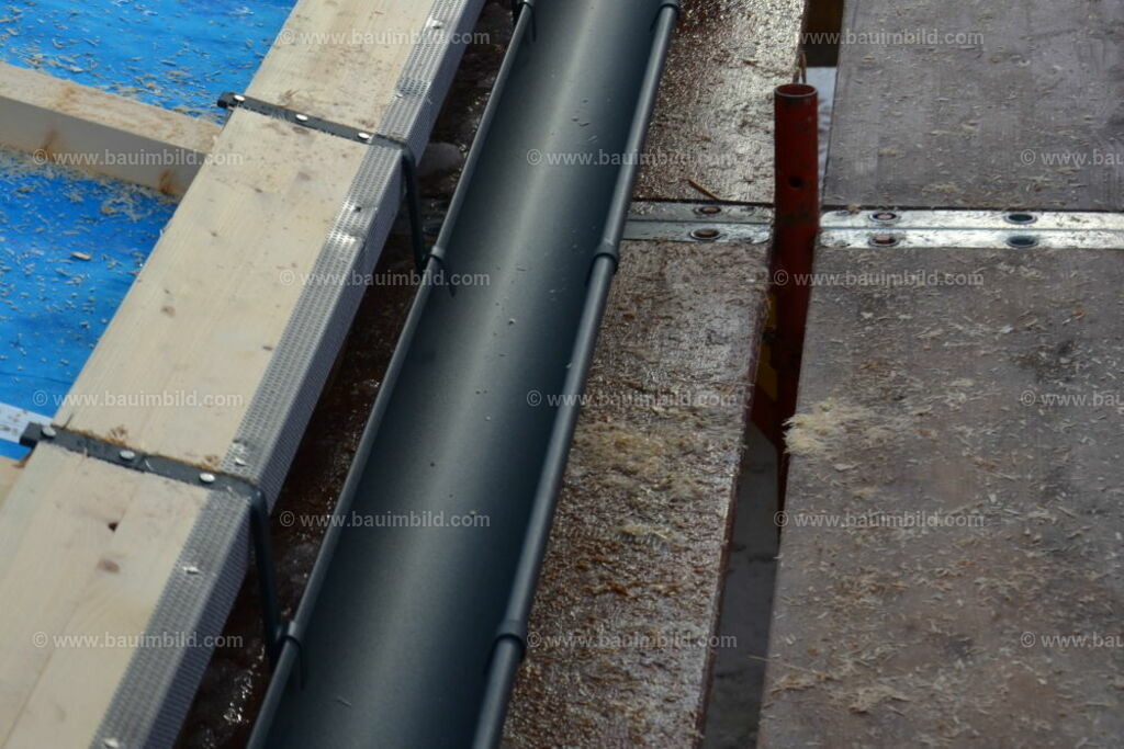 bib-lg11-spenglerarbeiten-0110 | Nach LV-Leistungsgruppen sortierte Detailfotos über den Bau eines Hauses. Alle Hausbau-Bilder direkt vom Urheber und Autor der Website Haus-Selber-Bauen.com