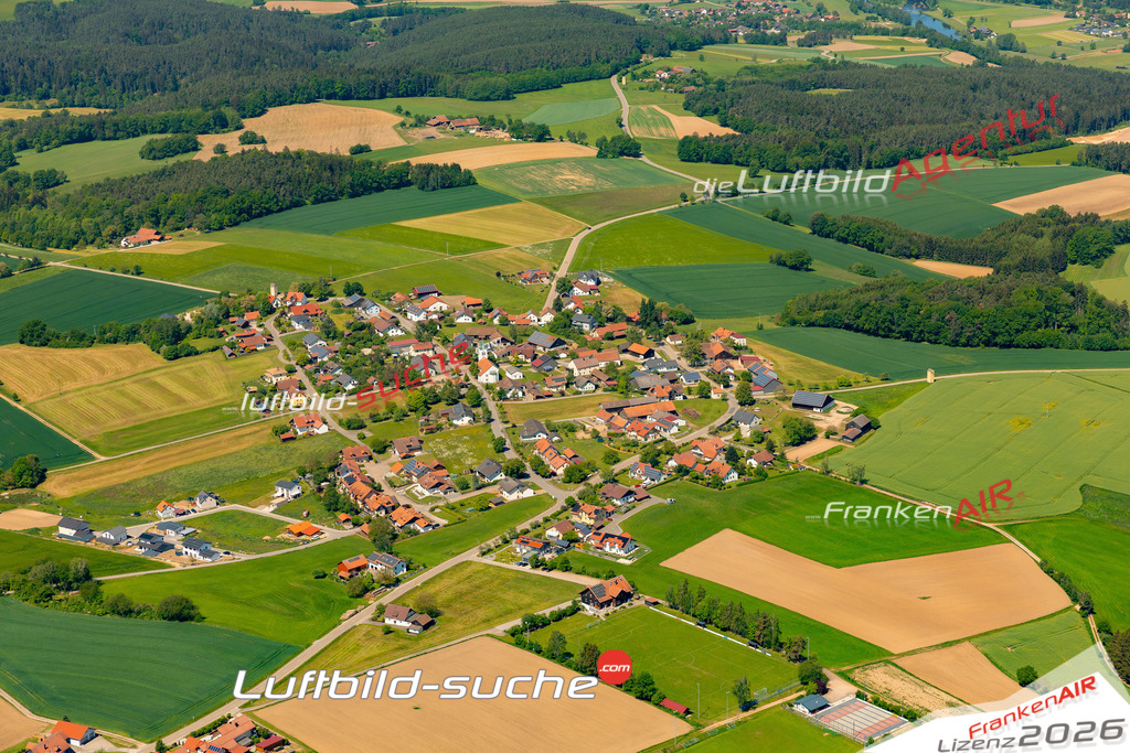 Das Luftbild zeigt : Beucherling Zell - Die Luftaufnahme wurde 2024 vom UL-Flugzeug aus erstellt ( keine Drohne ) - Hochauflösende Luftaufnahme - Für grossformatige Ausdrucke geeignet. Die Geschenkidee !Mit Lizenz und Bildrechte bestellbar
