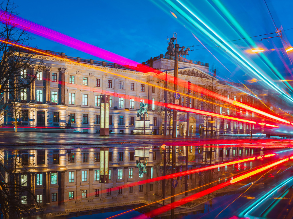 FriederikeFuchs_Schloss.jpg5 | Entdecke exklusive Fotokunst aus Braunschweig: Bildband, Leinwände, Postkarten, Kalender, digitale Downloads & Bildlizenzen. Jetzt im offiziellen Beautiful Braunschweig Shop! - Realisiert mit Pictrs.com