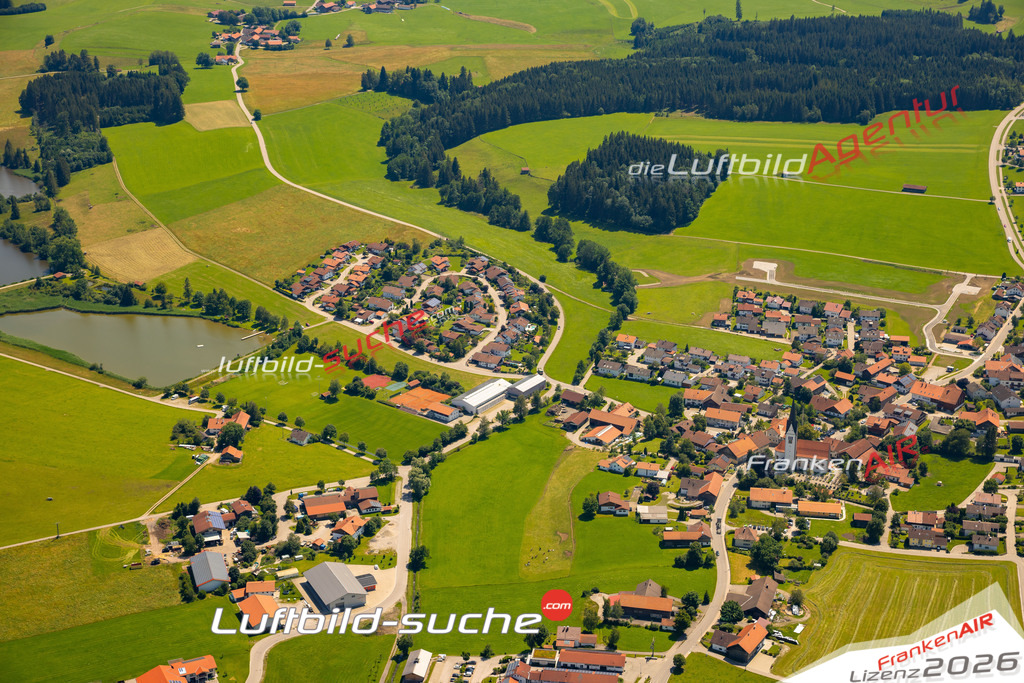 Das Luftbild zeigt :  Wald - Die Luftaufnahme wurde 2024 vom UL-Flugzeug aus erstellt ( keine Drohne ) - Hochauflösende Luftaufnahme - Für grossformatige Ausdrucke geeignet. Die Geschenkidee !Mit Lizenz und Bildrechte bestellbar