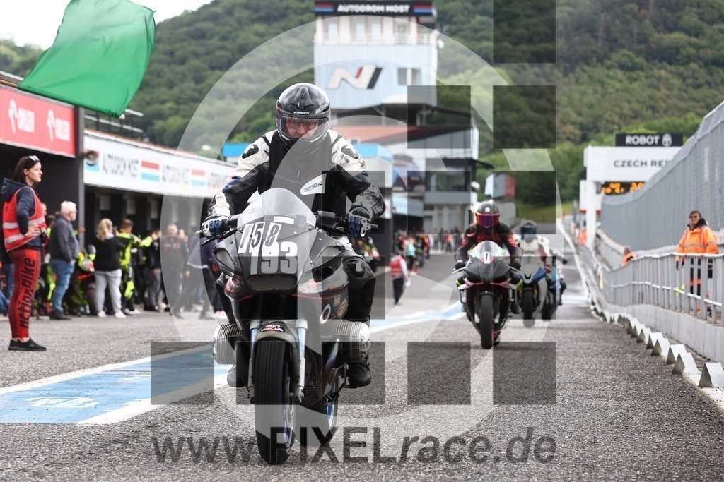 0193-20240518_01108 | Schöne Erinnerungen an spannende Momente - das festzuhalten ist unser Job. PIXELrace.de ist seit 2003 auf den Rennstrecken Europas unterwegs um die Action draußen beim Fahren und die wunderbare Stimmung imm Fahrerlager für euch einzufangen.