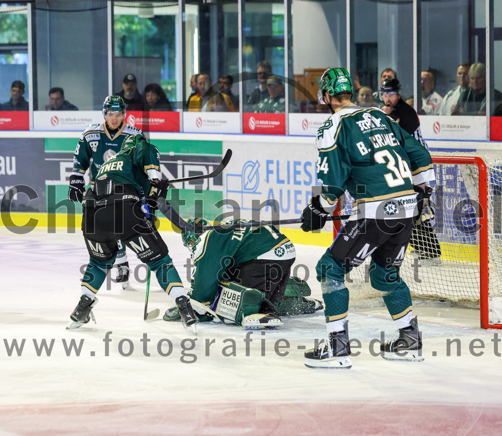 2025-09-21_041_TSV_Erding_gegen_Hoechstadter_Alligators | Erding, Deutschland, 21.09.2025:Eishockey, Oberliga Süd 2025 / 2026, 2. Spieltag, TSV Erding gegen Höchstadter Alligators, Endergebnis: 3:4Foto: Christian Riedel / fotografie-riedel.net