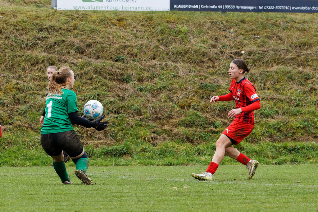 HOHFCH_251109_9567 | 1.FC Heidenheim 1846 II vs. GAST, Fußball, Frauen, Bezirksliga, 2025/2026, X. Spieltag, 03.10.2025 in Heidenheim, Kunstrasen b. Voith-Arena West(Foto: Michael Bulling) - Realisiert mit Pictrs.com