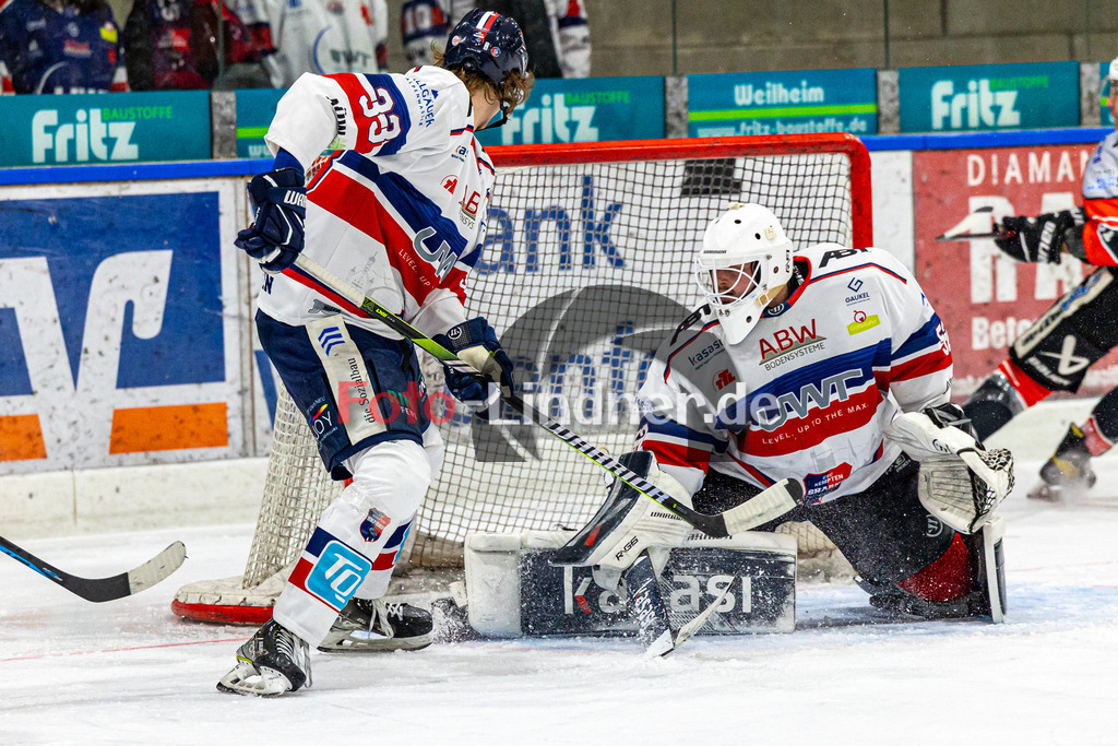 TSV Peißenberg Miners vs ESC Kempten SHARKS | Eishockey Bayernliga 2023/2024, TSV Peißenberg Miners vs ESC Kempten SHARKS, 20240121,
Jakob NERB (SHARKS Goalie 52) in Aktion,
2024-01-21 in Peißenberg (Eisstadion)
33 Joonas SILLANPÄÄ (SHARKS 33), 52 Jakob NERB (SHARKS Goalie 52)
Copyright: WolfgangxLindner foto-lindner.de
