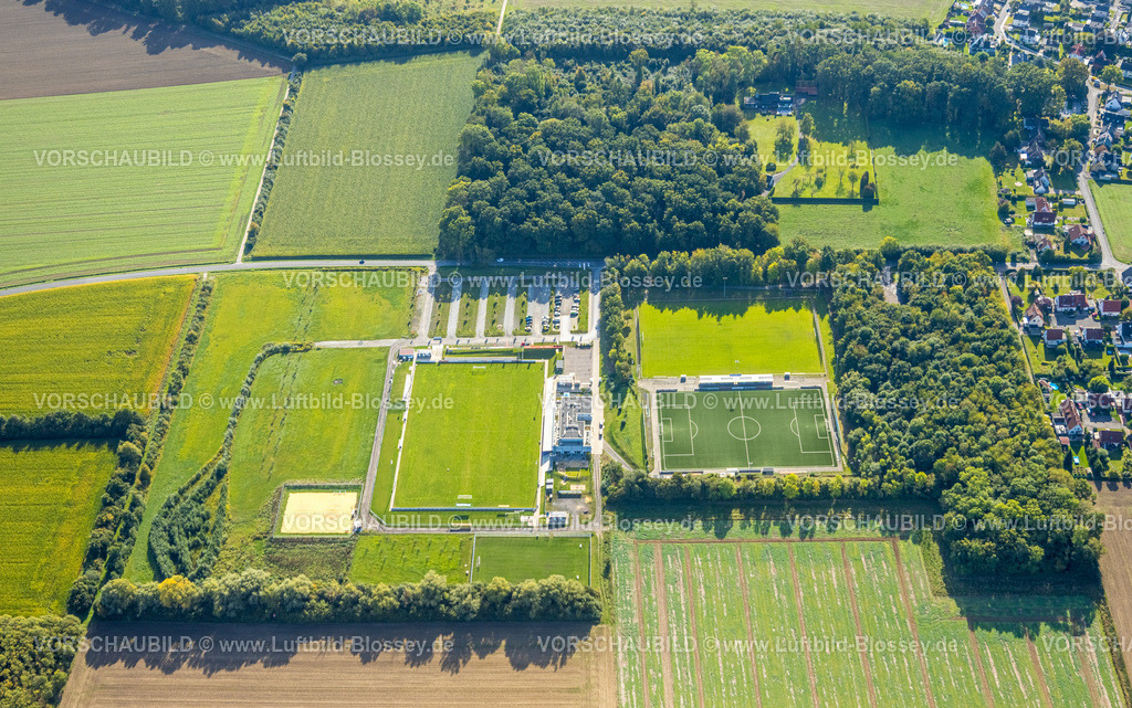 Hamm250900452 | Luftbild, Westfalia Sportpark an der Lohschule, Neubau Sportplatz mit Tribüne sowie Vereinsgebäude mit Sport-Kindertagesstätte, Stadtbezirk Rhynern, Hamm, Ruhrgebiet, Nordrhein-Westfalen, Deutschland