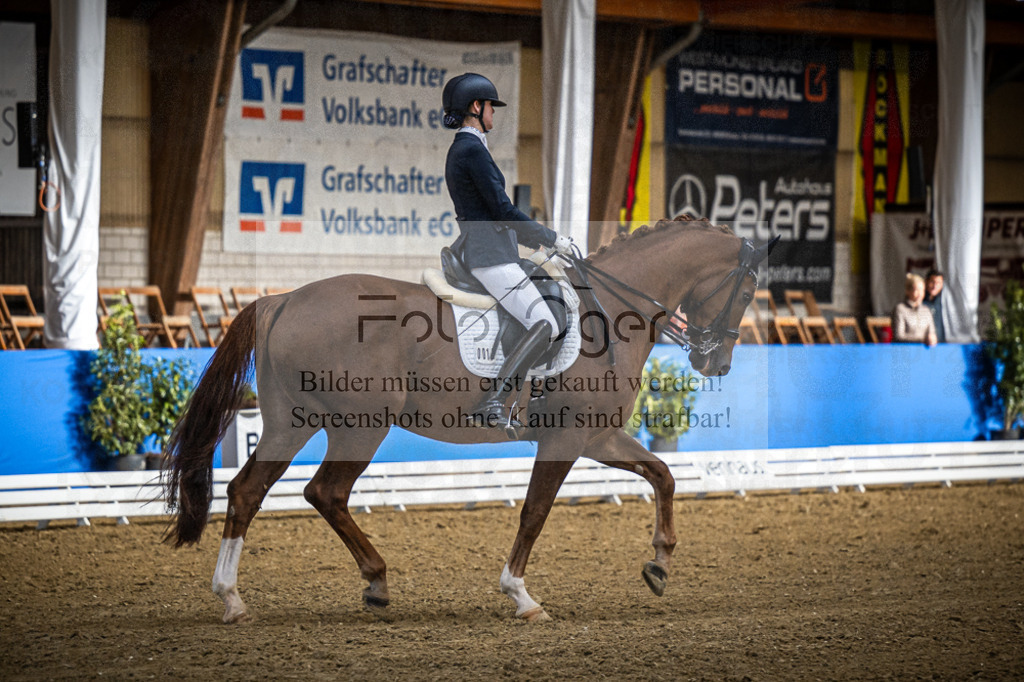 DOS_0680 | Entdecke hochwertige Reitturnierfotos von Foto Oger. Professionell, emotional und authentisch – jetzt Lieblingsmomente im Shop bestellen.Deutschlandweite Turnierfotografie. - Realisiert mit Pictrs.com