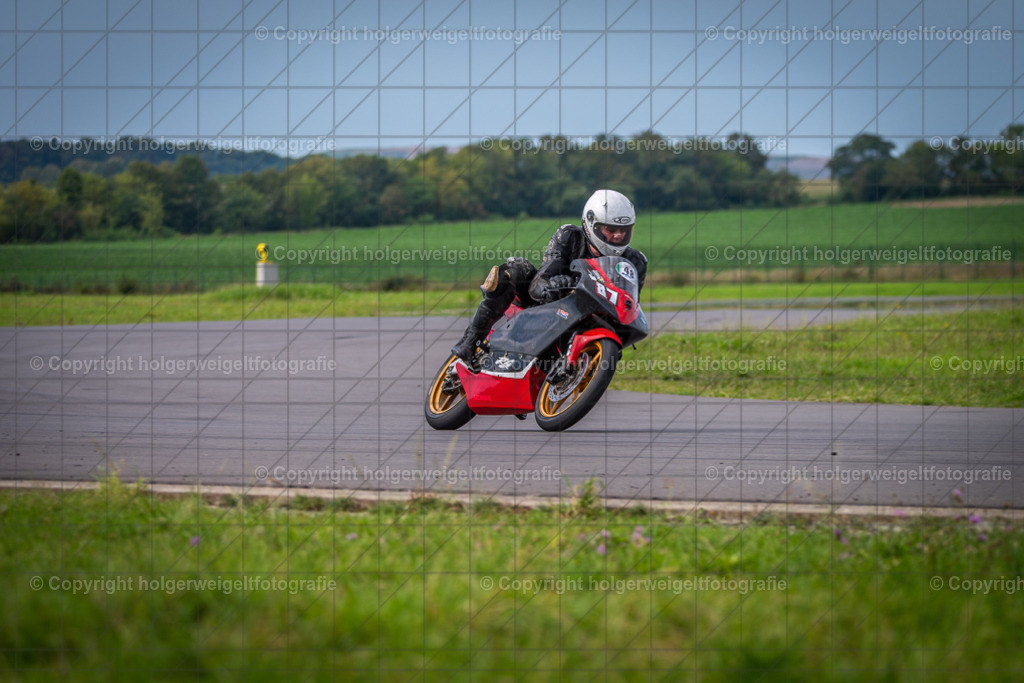 Honda Seel RS 125 R | Foto vom 3. Classic Motor Weekend 18. - 20. August 2023 auf dem Flugplatz in Obermehler - Realisiert mit Pictrs.com