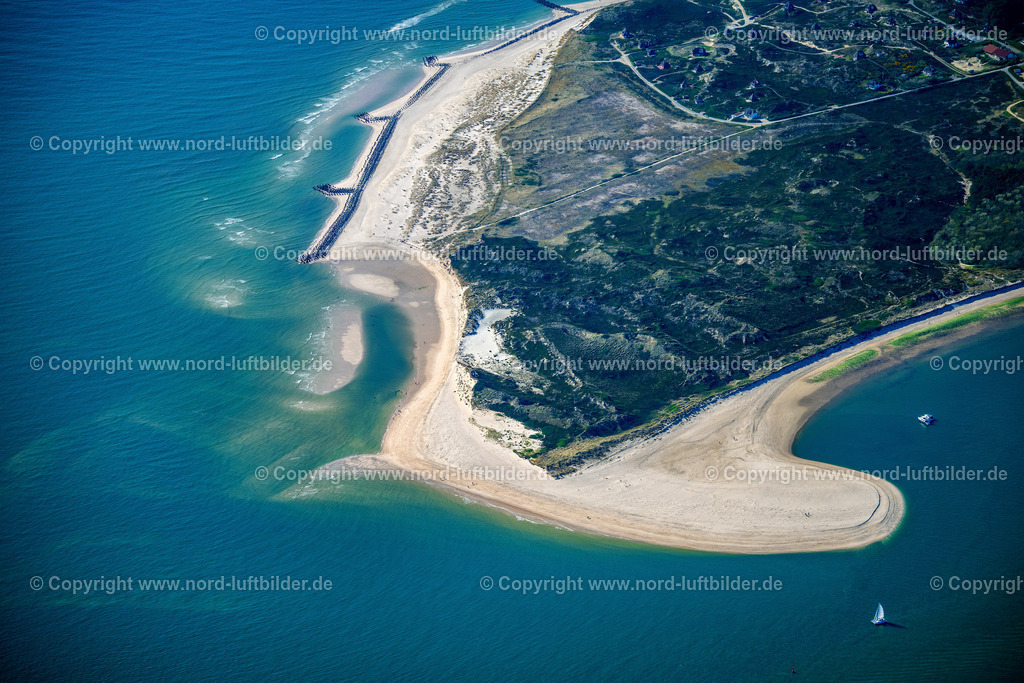 Sylt_Hörnum_Odde_ELS_9685300423 | HöRNUM (SYLT) 30.04.2023 Sand- Dünen- Landschaft an der Südspitze "Hörnumer Odde" des Nordseeinsel in Hörnum auf Sylt im Bundesland Schleswig-Holstein, Deutschland. // Sand dune landscape at the southern tip "Hoernumer Odde" of the North Sea island in Hoernum on Sylt in the state Schleswig-Holstein, Germany. Foto: Martin Elsen