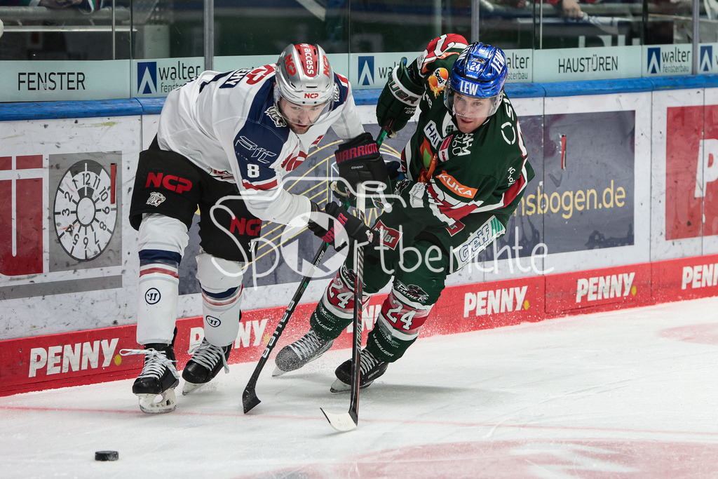 Augsburger Panther - Nuernberg ICE Tigers | Tyler SHEEHY (NIT #8) im Zweikampf mit Thomas Jordan TREVELYAN (AEV #24)