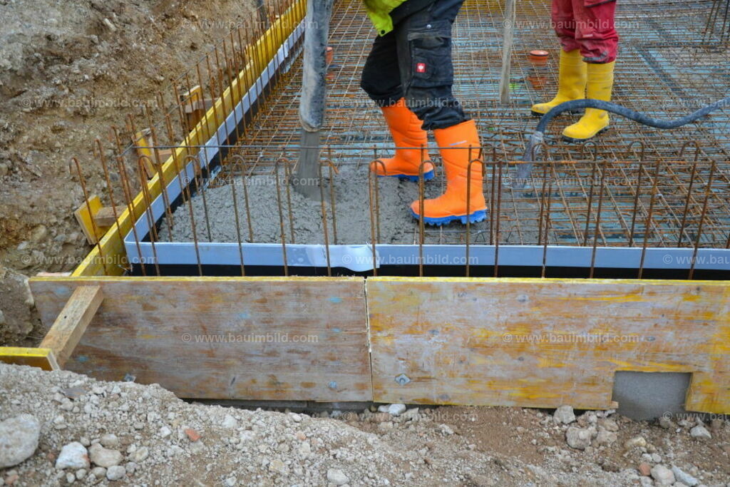 bib-lg04-betonarbeiten-0571 | Nach LV-Leistungsgruppen sortierte Detailfotos über den Bau eines Hauses. Alle Hausbau-Bilder direkt vom Urheber und Autor der Website Haus-Selber-Bauen.com