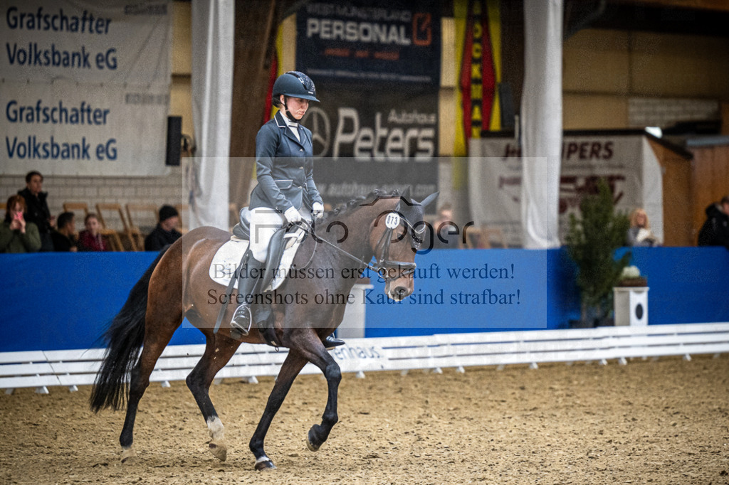 DOS_3913 | Entdecke hochwertige Reitturnierfotos von Foto Oger. Professionell, emotional und authentisch – jetzt Lieblingsmomente im Shop bestellen.Deutschlandweite Turnierfotografie. - Realisiert mit Pictrs.com