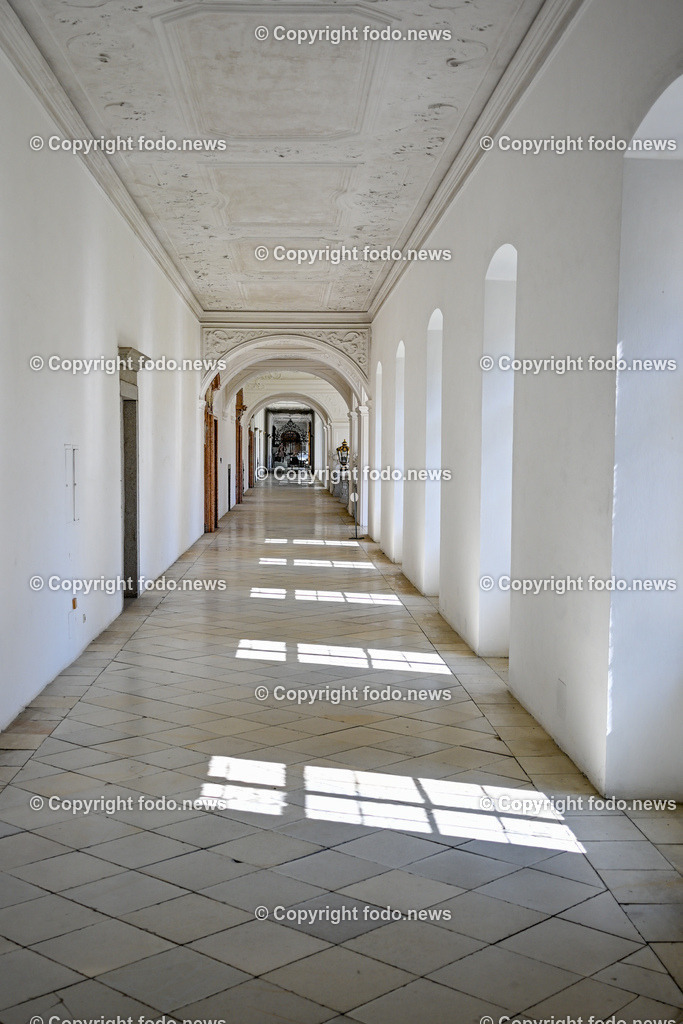 Stift St. Florian_ 08.08.023-48 | 08.08.2023, St. Florian, AUT, Augustiner Chorherrenstift St. Florian, im Bild  ein Gang im Stift. St. Florian