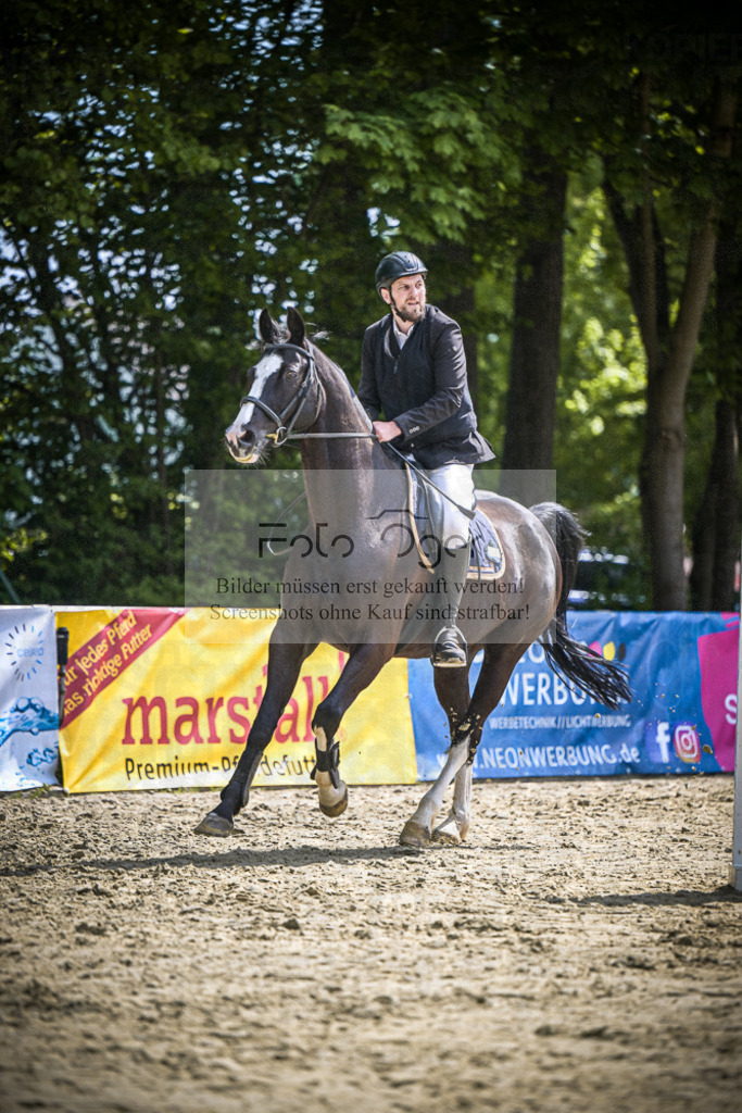 DOS_9884 | Entdecke hochwertige Reitturnierfotos von Foto Oger. Professionell, emotional und authentisch – jetzt Lieblingsmomente im Shop bestellen.Deutschlandweite Turnierfotografie. - Realisiert mit Pictrs.com