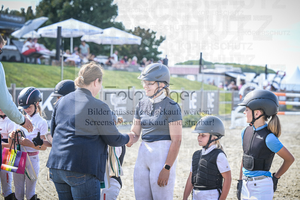DOS_0034 | Entdecke hochwertige Reitturnierfotos von Foto Oger. Professionell, emotional und authentisch – jetzt Lieblingsmomente im Shop bestellen.Deutschlandweite Turnierfotografie. - Realisiert mit Pictrs.com