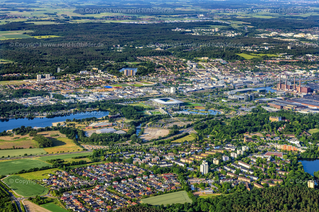 Wolfsburg_VW_Werk_Volkswagen_ELS_3588050623 | WOLFSBURG 05.06.2023 Blick auf das VW - Werksgelände Forschung &amp; Entwicklung der Volkswagen AG an der VW-Straße an der VW-Mittelstraße in Wolfsburg im Bundesland Niedersachsen. Weiterführende Informationen bei: VOLKSWAGEN AG. // View of the VW - factory premises research &amp; development of Volkswagen AG on street VW-Mittelstrasse in Wolfsburg in the state of Lower Saxony. Further information at: VOLKSWAGEN AG. Foto: Martin Elsen