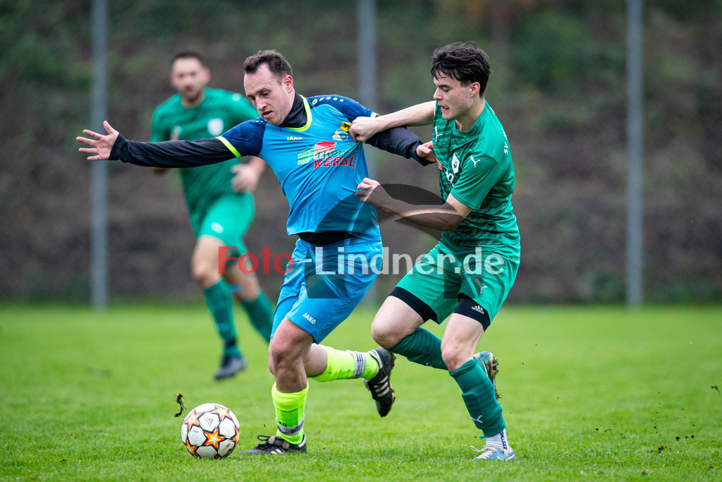 SG Wielenbach/Pähl gegen SV Haunshofen | Fußball Kreisklasse Herren Oberbayern Zugspitze Gruppe 3, SG Wielenbach/Pähl gegen SV Haunshofen, 20241103,Zweikampf zwischen Markus HEISS (SG Wielenbach/Pähl 2) und Moritz DEISENBERGER (SV Haunshofen 7),2024-11-03 in Pähl (Sportplatz Pähl), Markus HEISS (SG Wielenbach/Pähl 2), Moritz DEISENBERGER (SV Haunshofen 7)Copyright: WolfgangxLindner www.foto-lindner.de