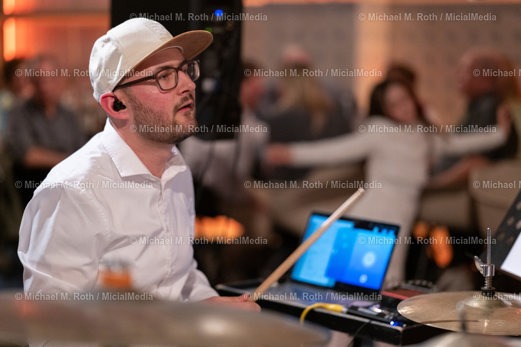 mici-yo-20240405-193102NZ8_0138 | MicialMedia Fotos