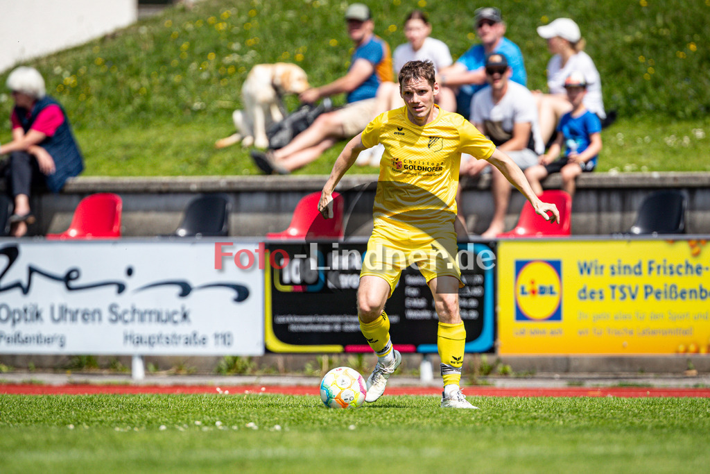 TSV Peißenberg vs SV Münsing-Ammerland | Abstiegs Qualifikationsrunde Kreisliga Gruppe C, TSV Peißenberg vs SV Münsing-Ammerland, 20240511,
Lukas HAUPTMANN (SVM 15) in Aktion, Freisteller,
2024-05-11 in Peißenberg (Sportplatz Peißenberg)
Lukas HAUPTMANN (SVM 15)
Copyright: WolfgangxLindner www.foto-lindner.de