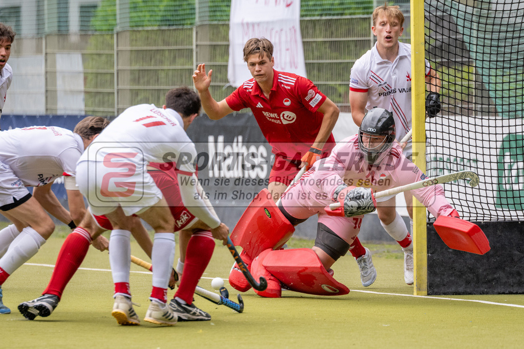 SFE_20250524_0037 | Köln, Deutschland, 24.05.2025:  Hockey 1. Bundesliga Herren Rot-Weiss Köln - Mannheimer THC im KTHC Stadion Rot-Weiss Köln Tennis and Hockey Club am 24.05.2025 in Köln, Deutschland. (Foto von Stephan Fehrmann)Köln, Germany, 24.05.2025: Hockey 1. Bundesliga Herren Rot-Weiss Köln - Mannheimer THC in KTHC Stadion Rot-Weiss Köln Tennis and Hockey Club at 24.05.2025 in Köln, Deutschland. (Foto from Stephan Fehrmann)