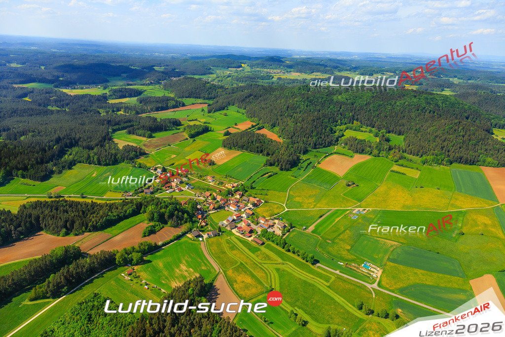 Die Luftaufnahme der Stadt Neukirchen wurde vom UL-Flugzeug heraus erstellt ( keine Drohne )- hohe Auflösung für beste Qualität