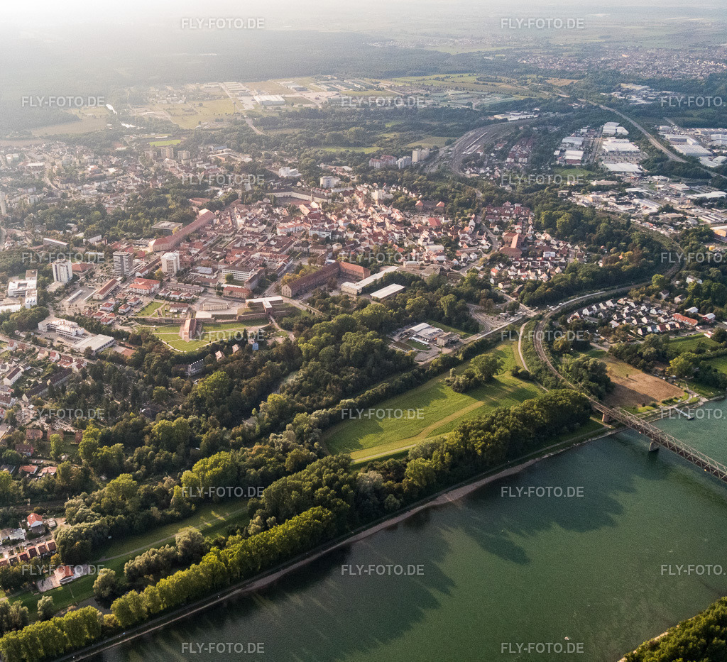 Rheinufer Strandkies | Luftbild: Rheinufer Strandkies in Germersheim im Bundesland Rheinland-Pfalz in Deutschland. Foto: P1000795.jpg vom 14.09.2014 durch Werner Riehm/FLY-FOTO.de - Realisiert mit Pictrs.com