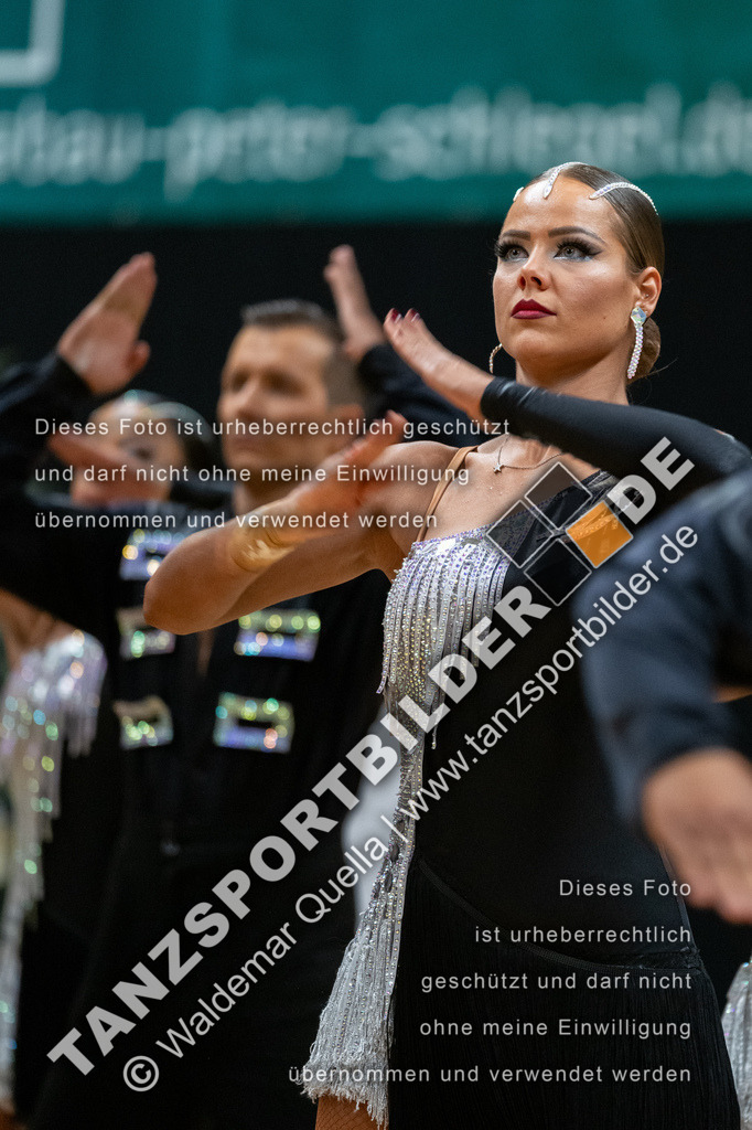 20250222-10296 | Hier finden Sie Tanz Bilder vom Latein und Standard Formationen tanzen. Sportbilder vom Tanzsport. Schöne Fotos und von Weltmeisterschaft, Europameisterschaft, Bundesliga, Regionalliga, Oberliga und Landesliga sowie von GOC Stuttgart, DanceComp, WM Bremen