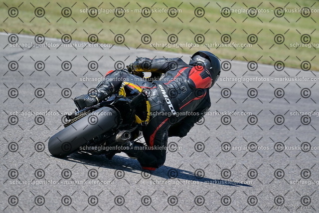26BT01-1350 | markuskiefer.com - Realisiert mit Pictrs.com
