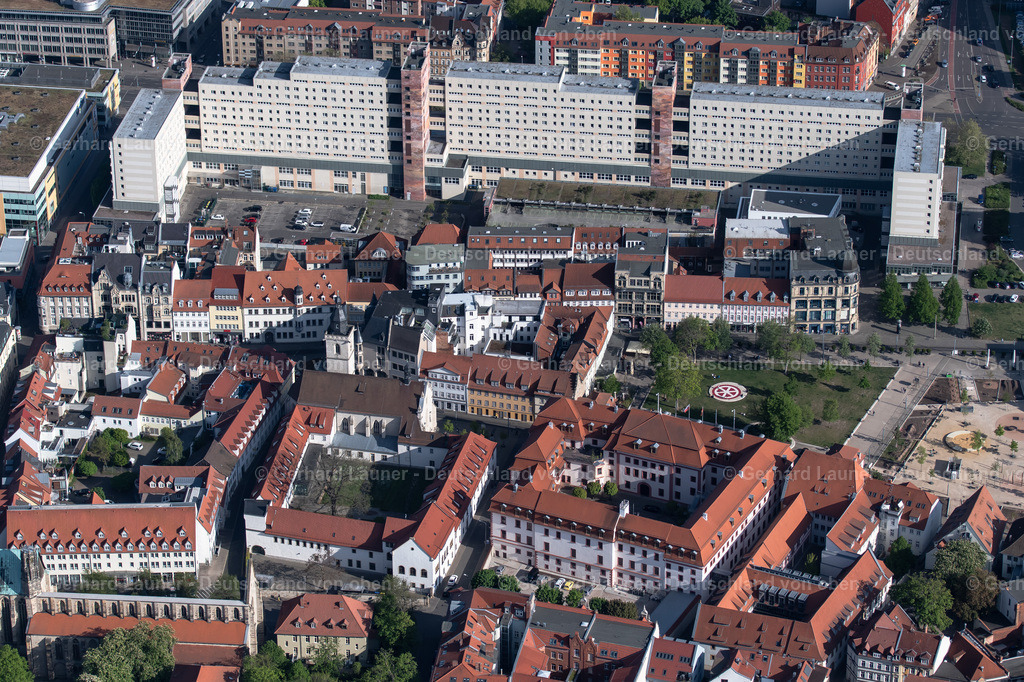 4025938 | ERFURT 06.05.2020 Wohn- und Geschäftshaus Viertel zwischen Hirschlachufer und Juri-Gagarin-Ring im Ortsteil Altstadt in Erfurt im Bundesland Thüringen, Deutschland. // Residential and commercial building district along Hirschlachufer in the district Altstadt in Erfurt in the state Thuringia, Germany. Foto: Gerhard Launer