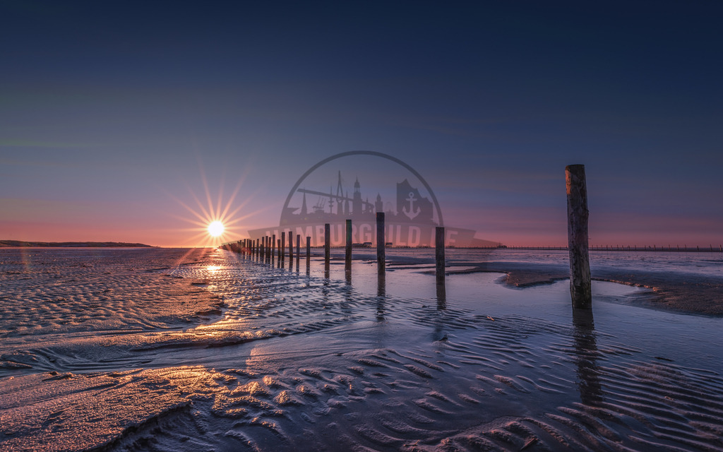 SPO Sunset Pfähle | Exklusive Hamburg collagen, tolle Segelbilder und viele weitere tolle Motive auf Leinwand, Poster, Alu-Dibond, u.v.m. findet Ihr bei uns auf hamburgbild.de. Findet Euer Wandbild für Euer Zuhause, Büro oder die  Praxis…. - Realisiert mit Pictrs.com