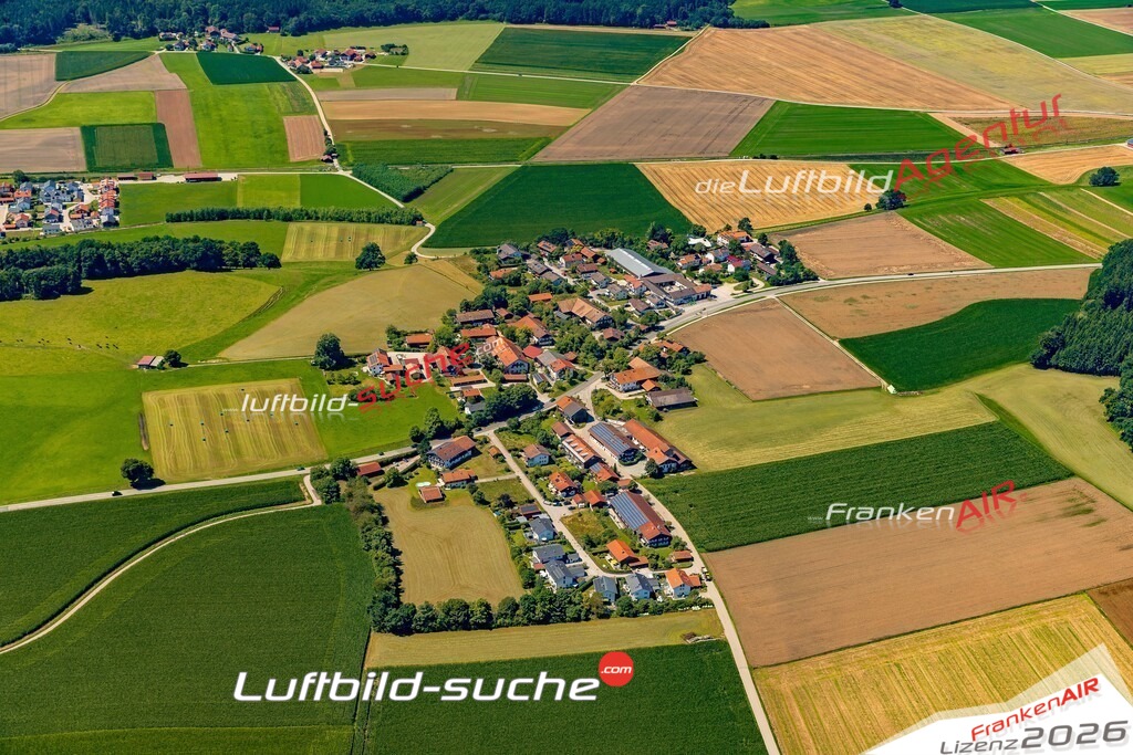 Luftbild Vs Google Maps  Großhelfendorf  Aying -Das Luftbild wurde 2025 vom UL-Flugzeug heraus erstellt ( keine Drohne ) - Hochauflösende Luftaufnahme -Nicht vergleichbar mit Google Maps oder Satelittenbilder- Die Geschenkidee !Mit Lizenz und Bildrechte bestellbar