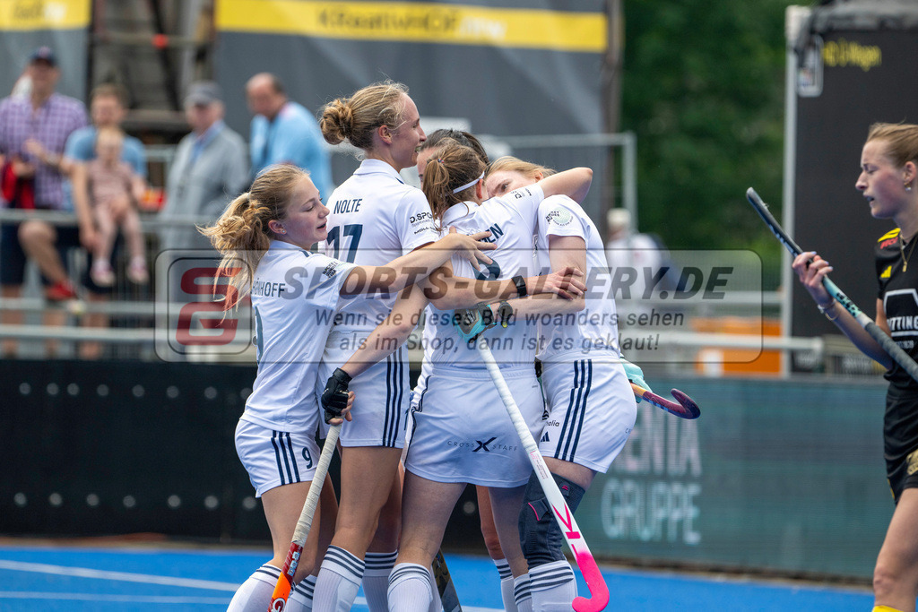 Final4_20250601-1229-Z09_4250 | Krefeld, Deutschland, 01.06.2025:  Feldhockey Final4 2025 – „Deutsche Feldhockey-Meisterschaften 2025“ Harvestehuder HTC - Düsseldorfer HC (Finale Damen) im Gerd-Wellen-Hockeyanlage am 01.06.2025 in Krefeld, Deutschland. (Foto von Kramhöller/Fehrmann/Kaste)Krefeld, Germany, 01.06.2025: Feldhockey Final4 2025 – „Deutsche Feldhockey-Meisterschaften 2025“ Harvestehuder HTC - Düsseldorfer HC (Finale Damen) in Gerd-Wellen-Hockeyanlage at 01.06.2025 in Krefeld, Deutschland. (Foto from Kramhöller/Fehrmann/Kaste)