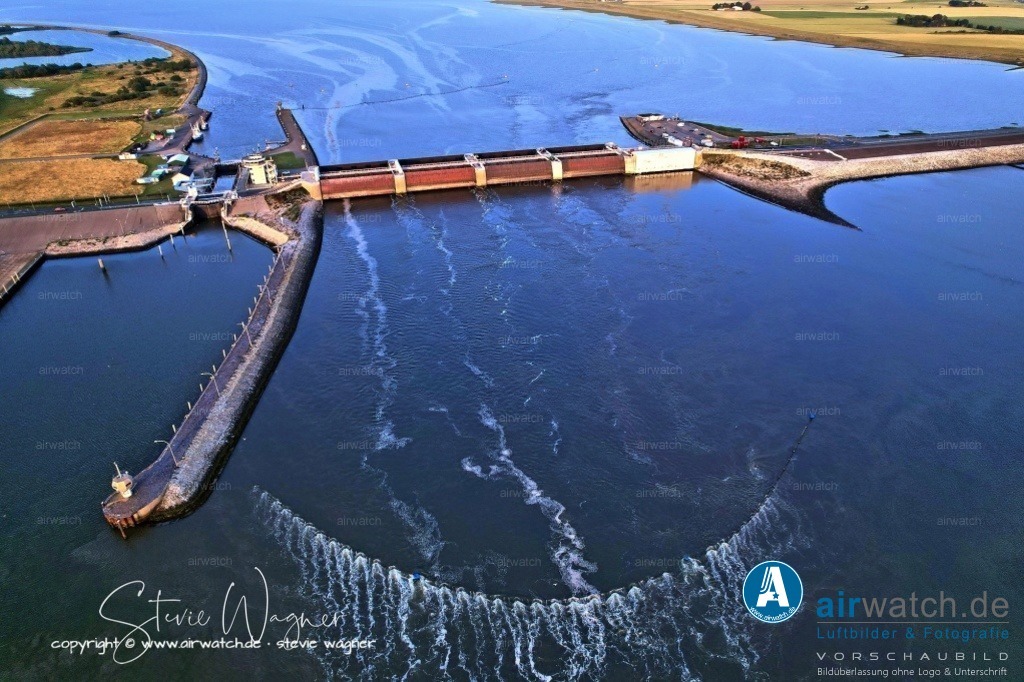 Eider-Sperrwerk - Nordfriesland  | Entdecken Sie atemberaubende Luftbilder und Fotografien auf airwatch.de - Tauchen Sie ein in eine Welt voller faszinierender Aufnahmen aus der Vogelperspektive.