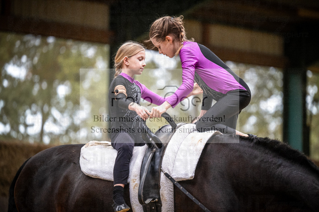 DOS_0287 | Entdecke hochwertige Reitturnierfotos von Foto Oger. Professionell, emotional und authentisch – jetzt Lieblingsmomente im Shop bestellen.Deutschlandweite Turnierfotografie. - Realisiert mit Pictrs.com