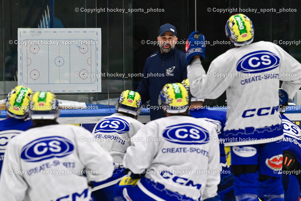 Eistrainig EC VSV mit Headcoach Pierre Allard | Eistrainig EC VSV mit Headcoach Pierre Allard, 1. Eistrainig EC VSV mit Headcoach Pierre Allard am 02.12.2025 in Villach (Stadthalle Villach), Austria, (Photo by Bernd Stefan)