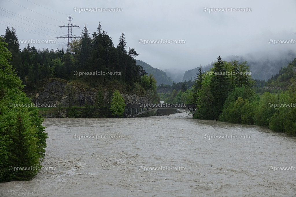 welltvi-Ulrichsbruecken-B179-Pinswang-Hochwasser-21052019-DSD01451 | Info aus dem Bezirk Reutte/Ausserfern Tirol sowie eine umfangreiche Bilddatenbank über die gesamte Region: Lechtal, Talkessel Reutte, Tannheimertal, Zwischentoren. Lech, Plansee, Zugspitze, Grenztunnel, B179, Fernpassstraße, Verkehr, Lawinen, Tradition, - Realisiert mit Pictrs.com