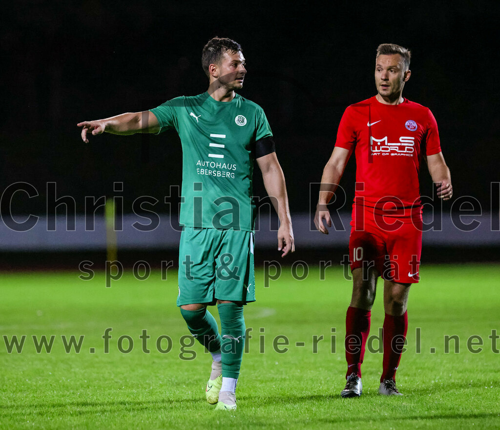 2023-09-01_021_SC_Baldham-Vaterstetten_gegen_TSV_1877_Ebersberg | Vaterstetten, Deutschland, 01.09.2023:
Fußball, Kreisliga 2023 / 2024, 3. Spieltag, SC Baldham-Vaterstetten gegen TSV 1877 Ebersberg, Ergebnis: 1:2

Maximilian Volk (TSV 1877 Ebersberg, #10), Fabian Kreissl (SC Baldham-Vaterstetten, #10)

Foto: Christian Riedel / fotografie-riedel.net