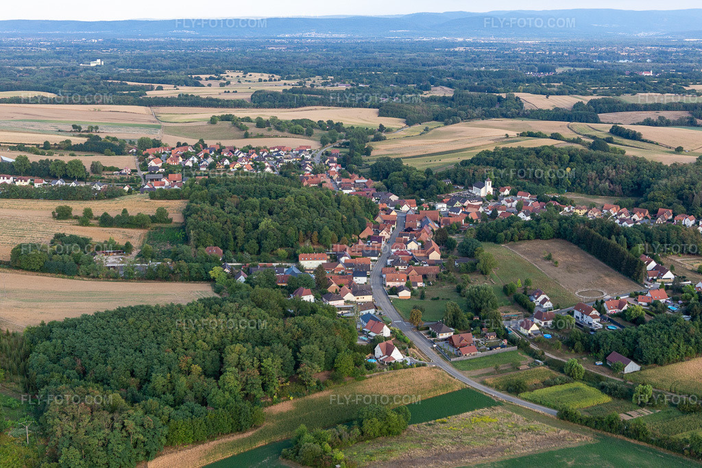 Aerial view: View of the town in Neewiller-près-Lauterbourg in the state Bas-Rhin, France.Photo: IMG_134040.jpg taken on 08/21/2022 by Werner Riehm/FLY-FOTO.comResolution of the original: 5472 x 3648 px