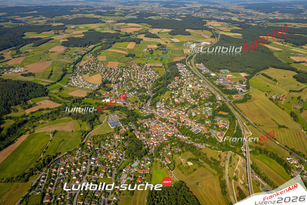 Das Luftbild zeigt :  Emskirchen - Die Luftaufnahme wurde 2024 vom UL-Flugzeug aus erstellt ( keine Drohne ) - Hochauflösende Luftaufnahme - Für grossformatige Ausdrucke geeignet. Die Geschenkidee !Mit Lizenz und Bildrechte bestellbar