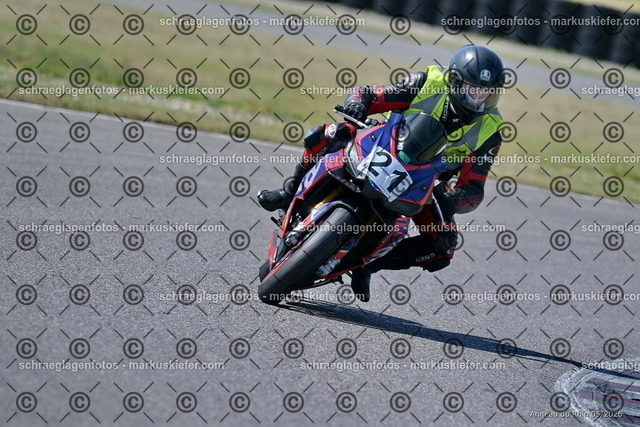 26BT02-1033 | markuskiefer.com - Realisiert mit Pictrs.com