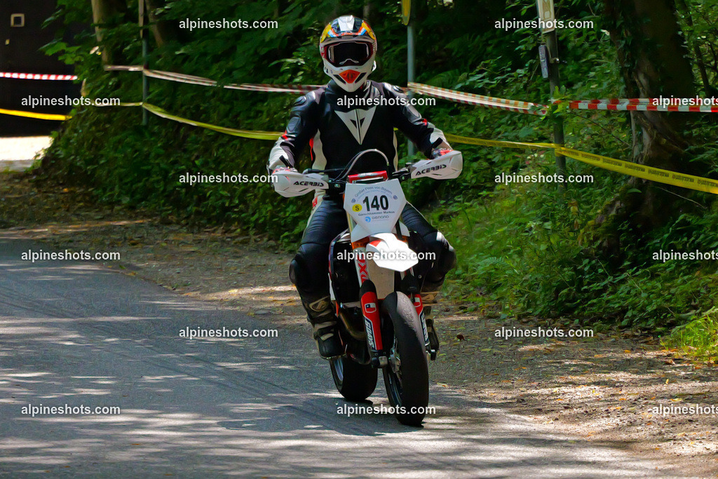 P1036760 | Erleben Sie atemberaubende, hochqualitative Fotos Ihrer Fahrt entlang der malerischen Alpenstraßen. Besuchen Sie alpineshots.com, um professionelle Aufnahmen Ihrer unvergesslichen Reise zu finden und zu kaufen - Realisiert mit Pictrs.com