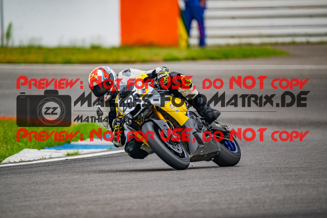 MaZZes_FotoMatrix_240701_6007705_3329 | WEISS