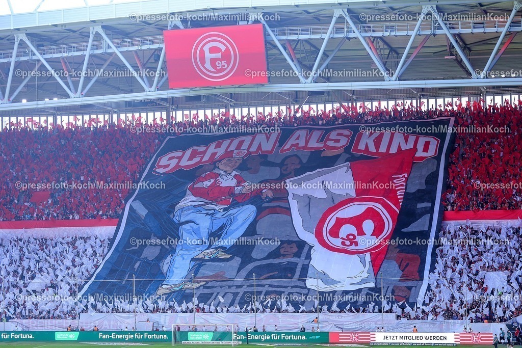 F9510052502177 | 10.05.2025, Fußball, Fortuna Düsseldorf - FC Schalke 04, 2. Fußball Bundesliga, Merkur Spiel-Arena, Saison 2024 2025: Choreografie Choreo vor dem Spiel Tribüne Fans Schon als Kind zogst du mich in deinen Bann Banner SchriftzugDFB regulations prohibit any use of photographs as image sequences and or quasi-video.