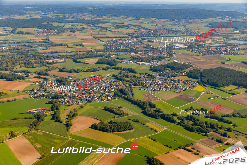 Schrägluftbild  Trailsdorf  Hallerndorf - Das Luftbild wurde 2025 vom UL-Flugzeug heraus erstellt ( keine Drohne ) - Hochauflösende Luftaufnahme -Nicht vergleichbar mit Google Maps oder Satelittenbilder- Die Geschenkidee !Mit Lizenz und Bildrechte bestellbar