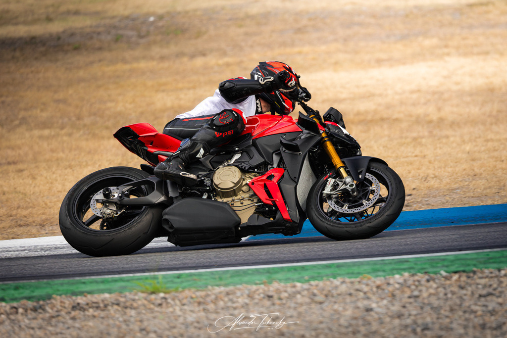 Ducati Trackday Hockenheimring 2026 | Entdecken Sie die faszinierende Welt von Alexander Tschuncky Arts: Kreative Fotografie, atemberaubende Automobilkunst und hochwertiger Bilderdruck. Lassen Sie sich inspirieren! - Realisiert mit Pictrs.com