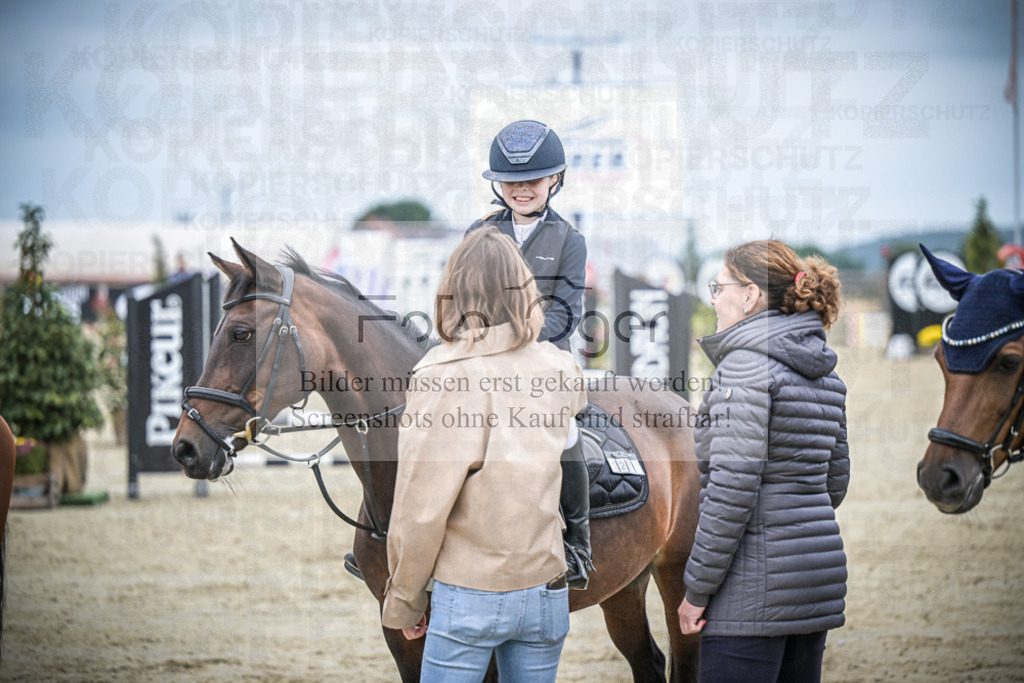 DOS_0084 | Entdecke hochwertige Reitturnierfotos von Foto Oger. Professionell, emotional und authentisch – jetzt Lieblingsmomente im Shop bestellen.Deutschlandweite Turnierfotografie. - Realized with Pictrs.com