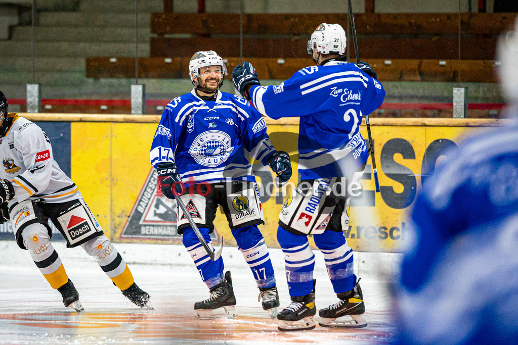SC Forst NATURE BOYS gegen WANDERERS Germering | Eishockey Landesliaga Herren Gruppe A 2024/2025, SC Forst NATURE BOYS gegen WANDERERS Germering, 20241025,Tor Marco MOOSLECHNER (Nature Boyz 17), Torjubel,2024-10-25 in Peißenberg (Eisstadion Peißenberg), Marco MOOSLECHNER (Nature Boyz 17)Copyright: WolfgangxLindner www.foto-lindner.de