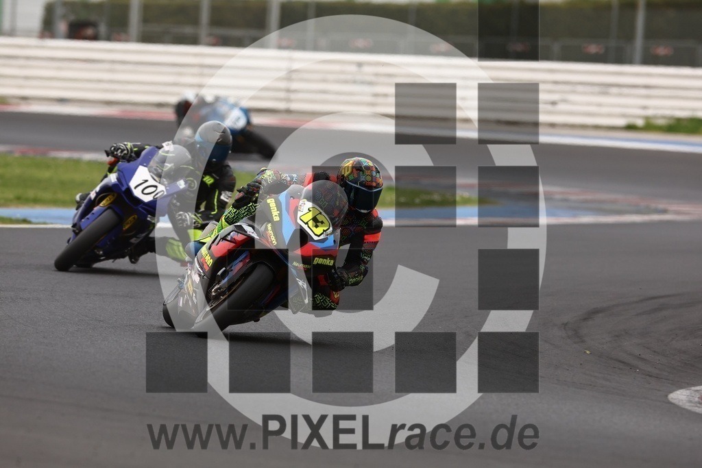 0100-20240330_04854 | Schöne Erinnerungen an spannende Momente - das festzuhalten ist unser Job. PIXELrace.de ist seit 2003 auf den Rennstrecken Europas unterwegs um die Action draußen beim Fahren und die wunderbare Stimmung imm Fahrerlager für euch einzufangen.